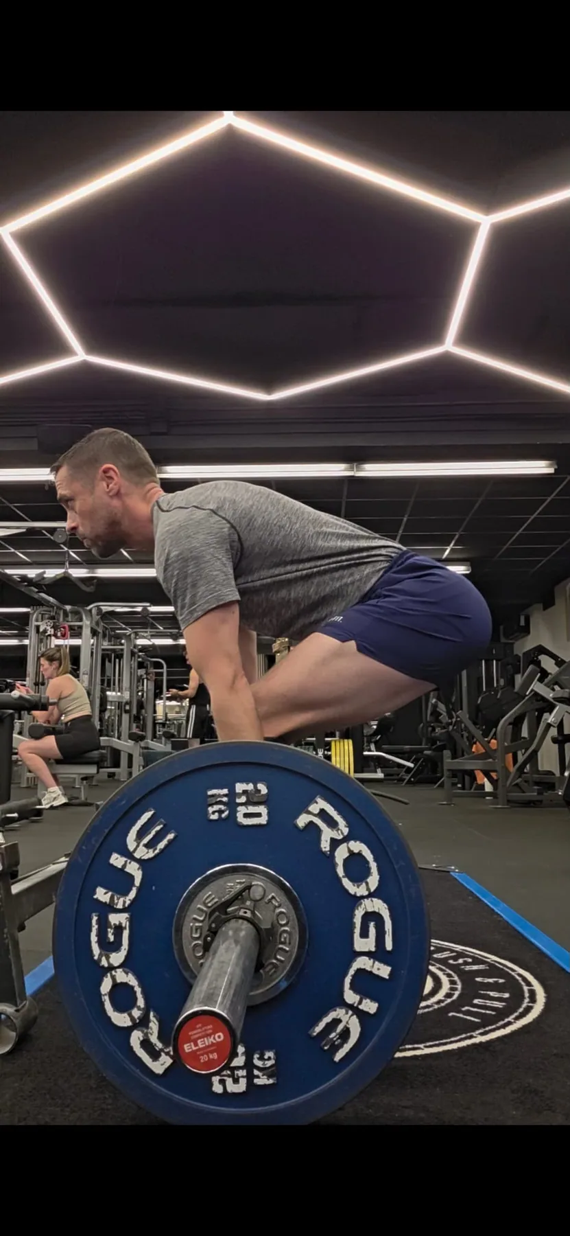 Johan traint zijn deadlift met het programma van Bram Strik